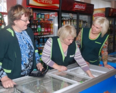 Pircējiem divas cenas — latos un eiro