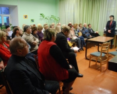 Asi diskutē par skolas slēgšanu