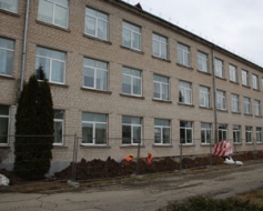 Sāk internātpamatskolas siltināšanu