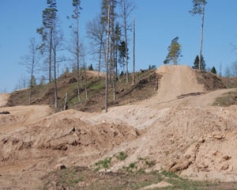 Turpinās uzlabot motokrosa trasi