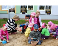 Skolēni vasarā bez darba nepaliek