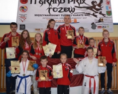 Jauno sacensību sezonu iesāk ar godalgām