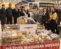 Atjaunotā “Maxima XX” ver durvis
