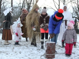 Atkal ceļ godā latviešu tradīcijas