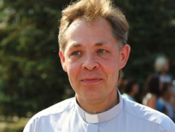 Paldies priesterim Rolandam Abrickim!