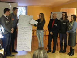 Jaunieši kafijo kopā ar politiķiem