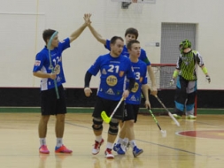 Florbolisti atspēlējas un iekļūst play off