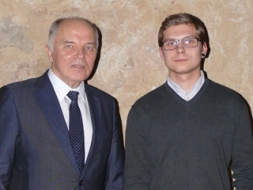 Ģirtam Podiņam – E. Samuļa stipendija