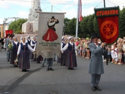 Latvijas seniori “Madonas piecdancī”