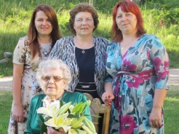 Visu mūžu ar smaidu pāri grūtībām