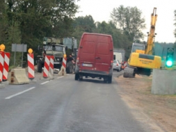 Pie luksofora jāapstājas, lai netraucētu citus