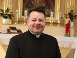 Atvadās no savas draudzes Madonā