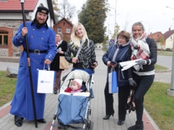 “Gjensidige” Madonā dāvāja atstarotājus