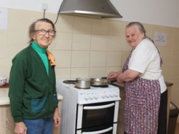 Labi dzīves apstākļi sociālajā dzīvojamajā mājā