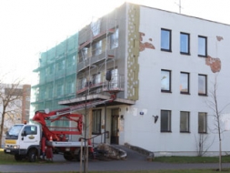 Atjauno ēkas Blaumaņa ielā 3 fasādi