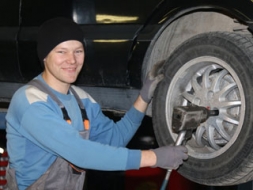Laiks automašīnas aprīkot ar ziemas riepām