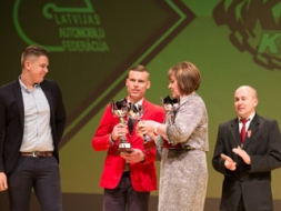 Sezona folkreisā atalgo ar kausu