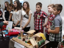 Raibais SMU Ziemassvētku tirdziņš