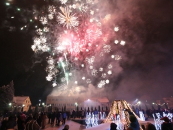 Jubilejas gadu sagaida ar krāšņu uguņošanu