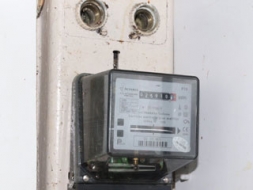Jau mēnesi dzīvo bez elektrības