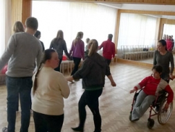Deju un kustību terapija bērniem un jauniešiem ar invaliditāti