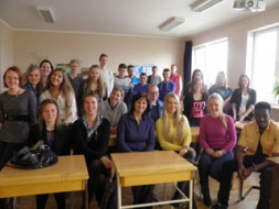 Angļu valodas stundas kopā ar studentiem no Anglijas