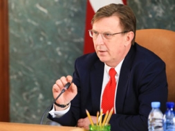 Jānodrošina sabalansēts 5% IKP pieaugums