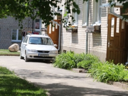Kā cīnīties pret zaļās zonas izbraukāšanu?