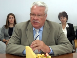 Joprojām nav skaidrs, kur likt pienu