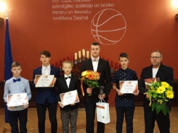 VEF LJBL laureātus godina Saeimā