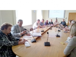Turpinās diskusijas par skolu apvienošanu