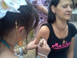 Hennas tetovējumi izceļ individualitāti