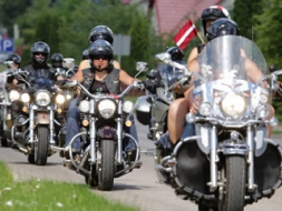 Madonu ierībināja ap 800 motociklu