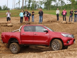 Madonā testē jauno Toyota modeli
