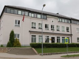 Ģimnāzijas valsts paspārnē?