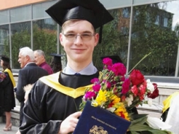 Ar ķīmiķa diplomu kabatā pretim nākotnei
