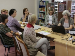 Gūst zināšanas par tautastērpiem