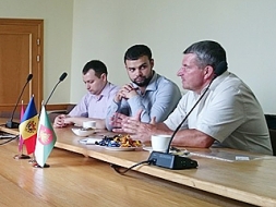 Moldāvi apmeklē pašvaldības