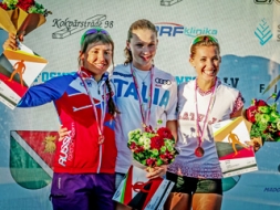 Izcīna bronzu PK posmā rollerslēpošanā