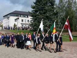 Skolas gaitas turpina 265 audzēkņi