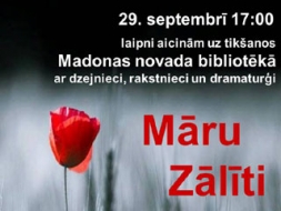 Rakstnieka darbistabas durvis ver Māra Zālīte