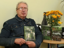 Lepojas ar autobiogrāfisku triloģiju