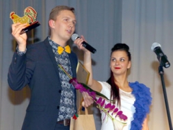Astoņi sudraba un viens zelta gailis