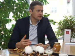 Politiķiem “jādod pa nagiem”