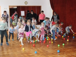 Bērni aktīvi iesaistās bateriju vākšanā