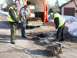 Madonā sākusies bedrīšu labošana