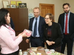 Madonā viesojas ASV vēstniece