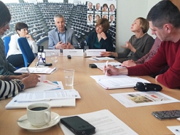 Tiekas ar EP deputātu Arti Pabriku