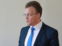 Ērgļus turpina vadīt Velcis