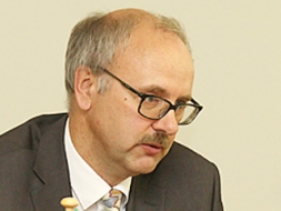 Vilnis Špats saglabā priekšsēdētāja amatu